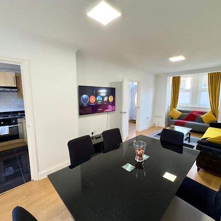 3 Bedrooms Spacious House, Separate Reception, 2 Full Bathrooms, Parking, Garden London Bagian luar foto
