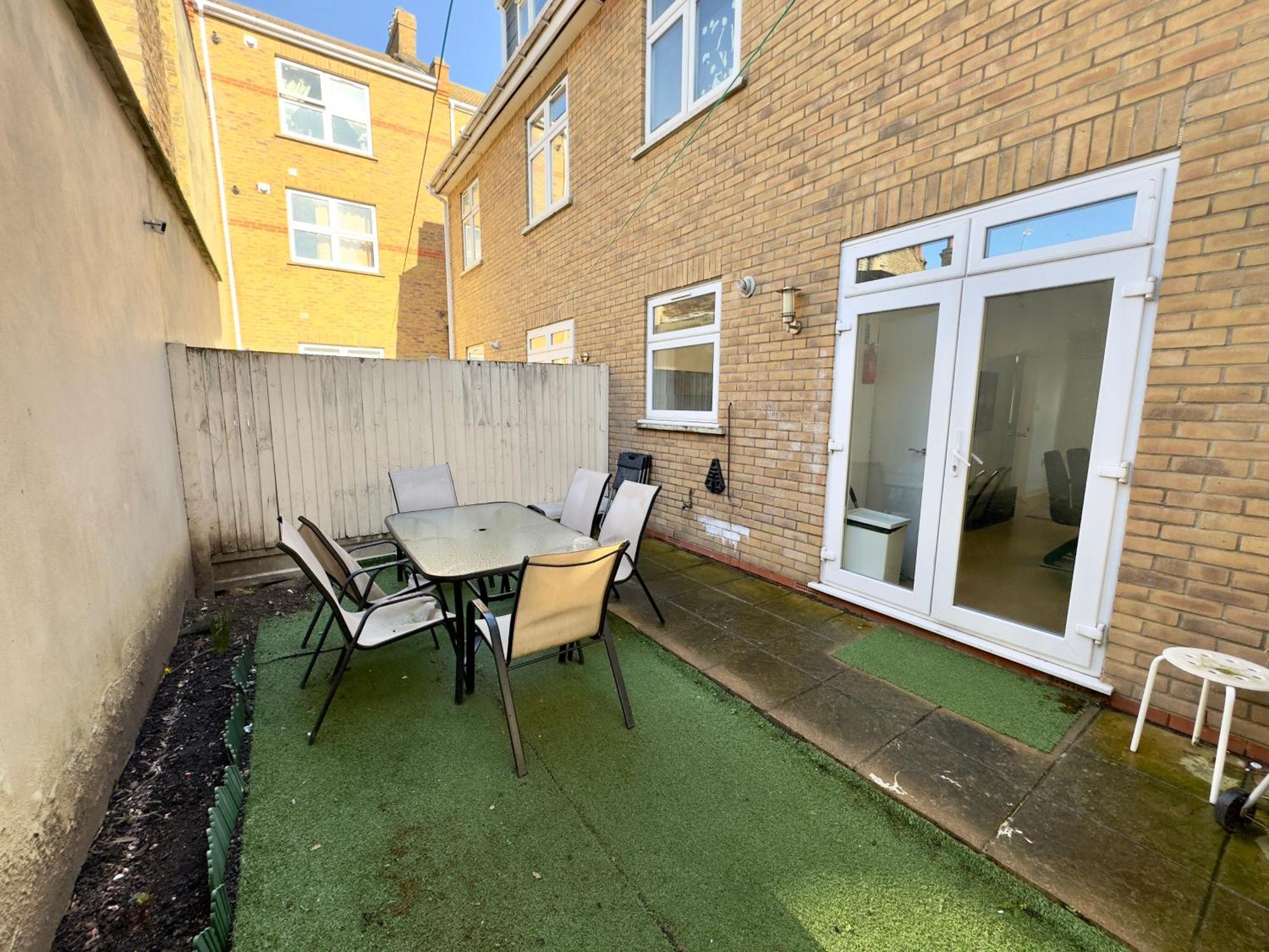 3 Bedrooms Spacious House, Separate Reception, 2 Full Bathrooms, Parking, Garden London Bagian luar foto