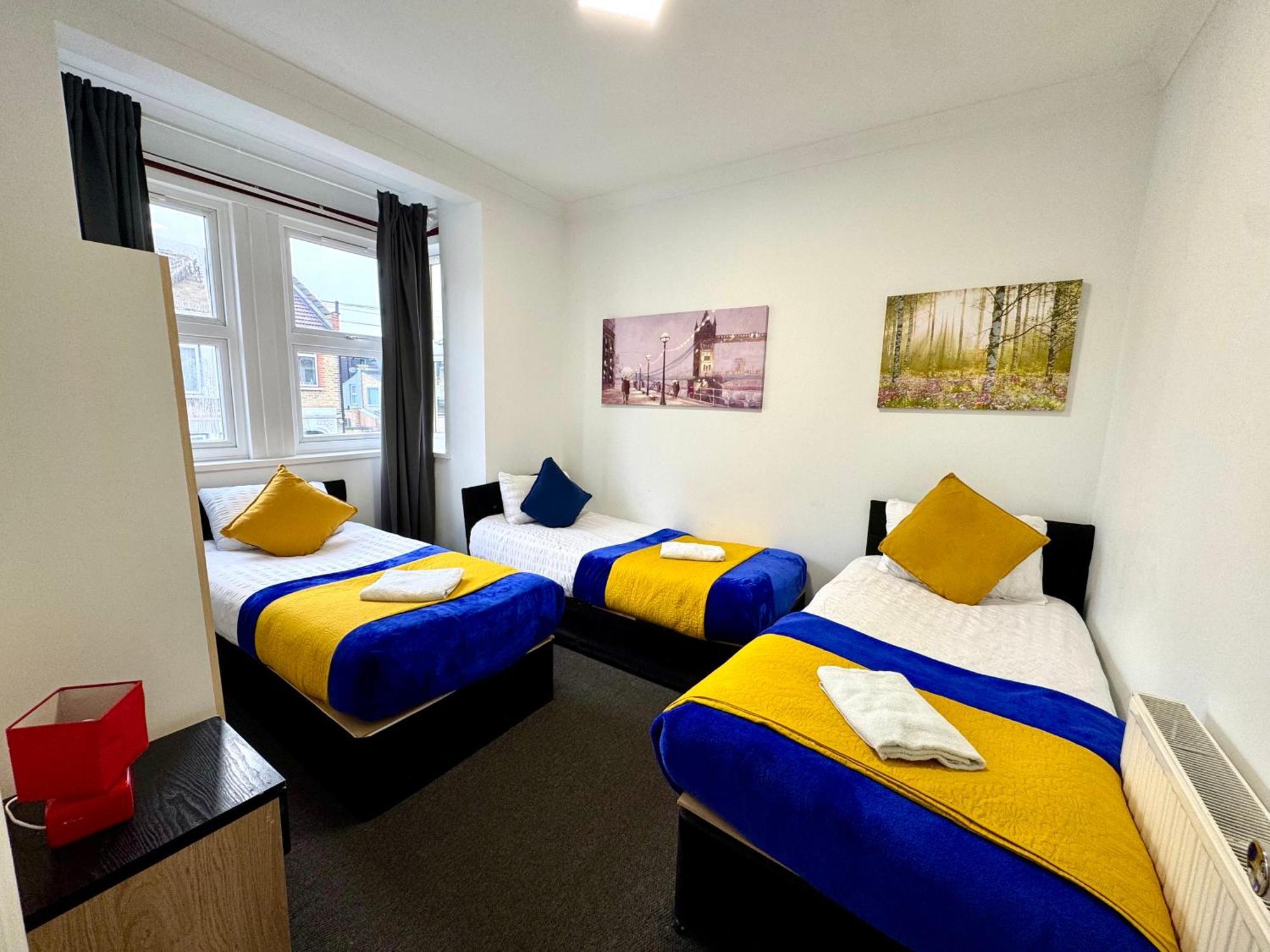 3 Bedrooms Spacious House, Separate Reception, 2 Full Bathrooms, Parking, Garden London Bagian luar foto