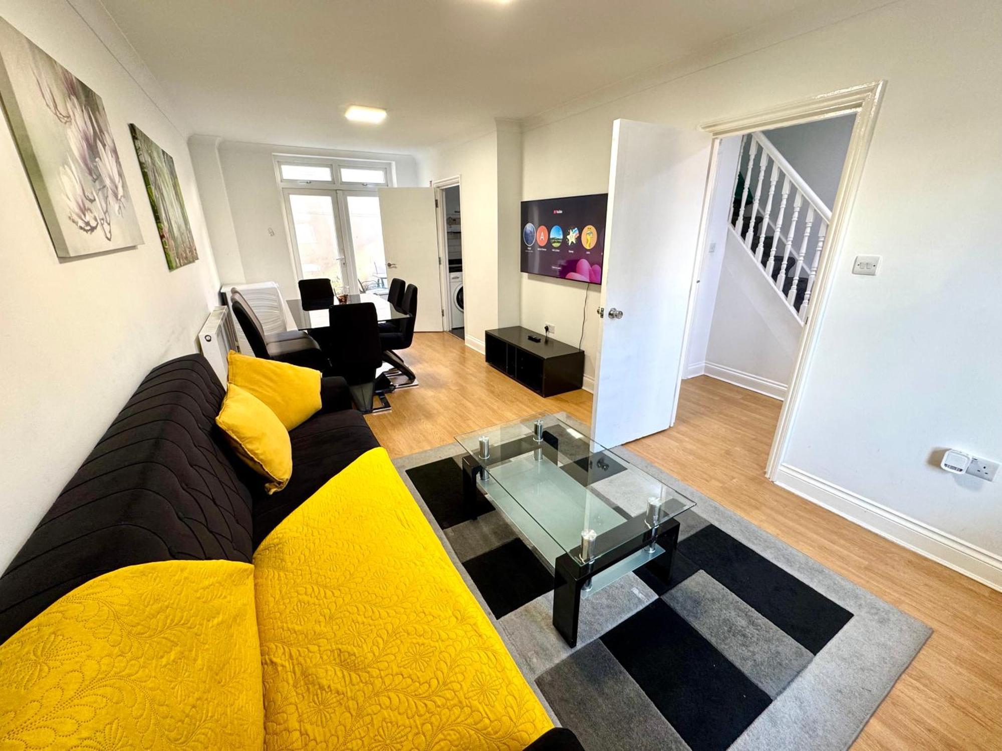 3 Bedrooms Spacious House, Separate Reception, 2 Full Bathrooms, Parking, Garden London Bagian luar foto